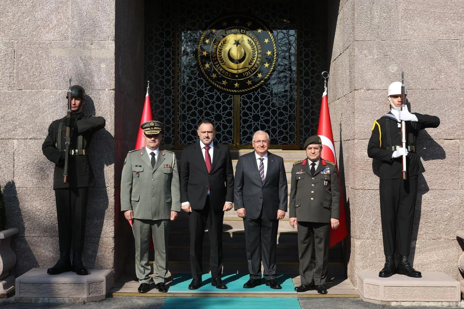 Ankara'da kritik savunma zirvesi: Bakan Güler'den Arnavut mevkidaşına resmi karşılama