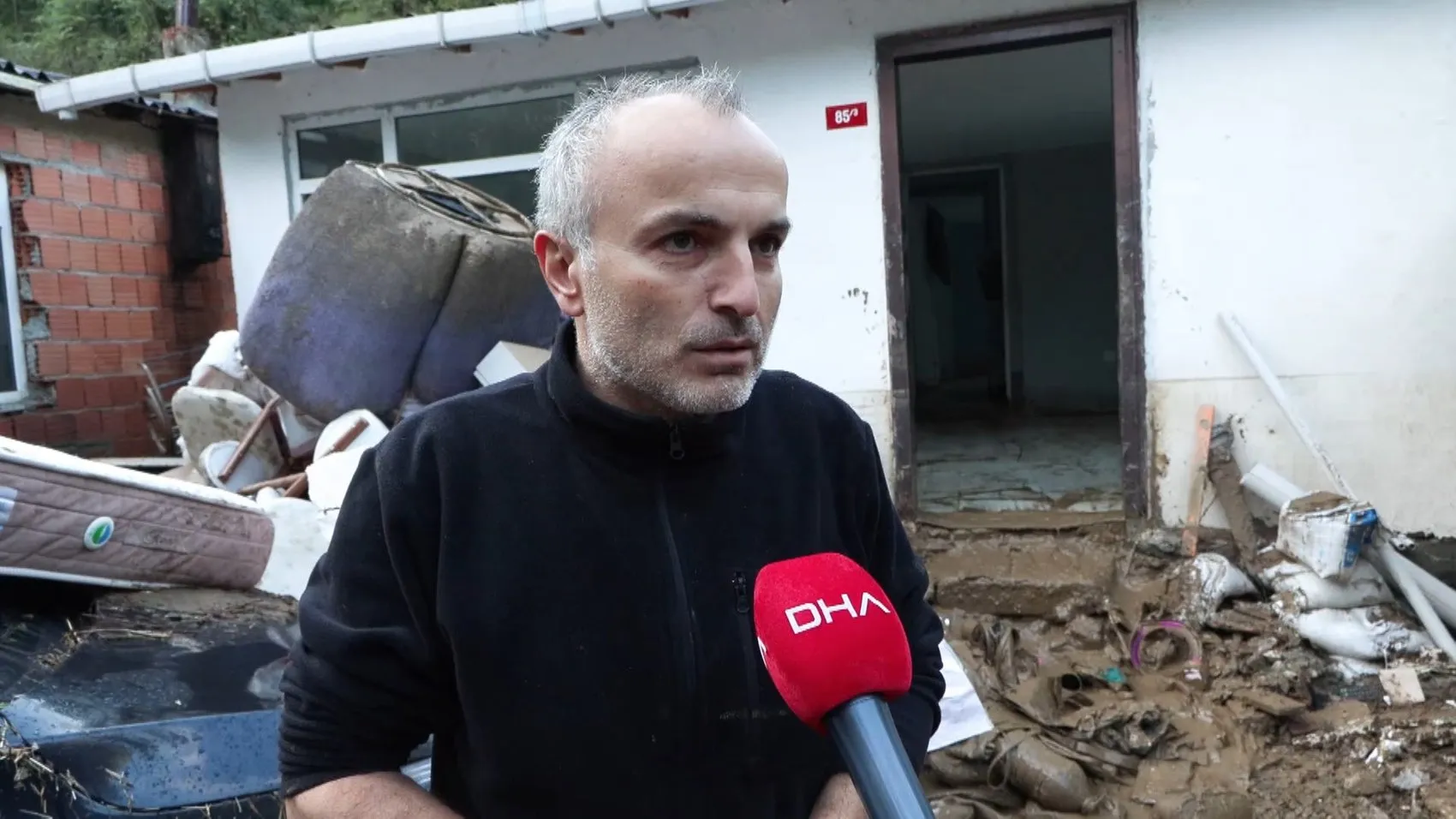 Ayazağa'da selin izlerini silmek için omuz omuza verdiler: Devlet ve vatandaş el ele