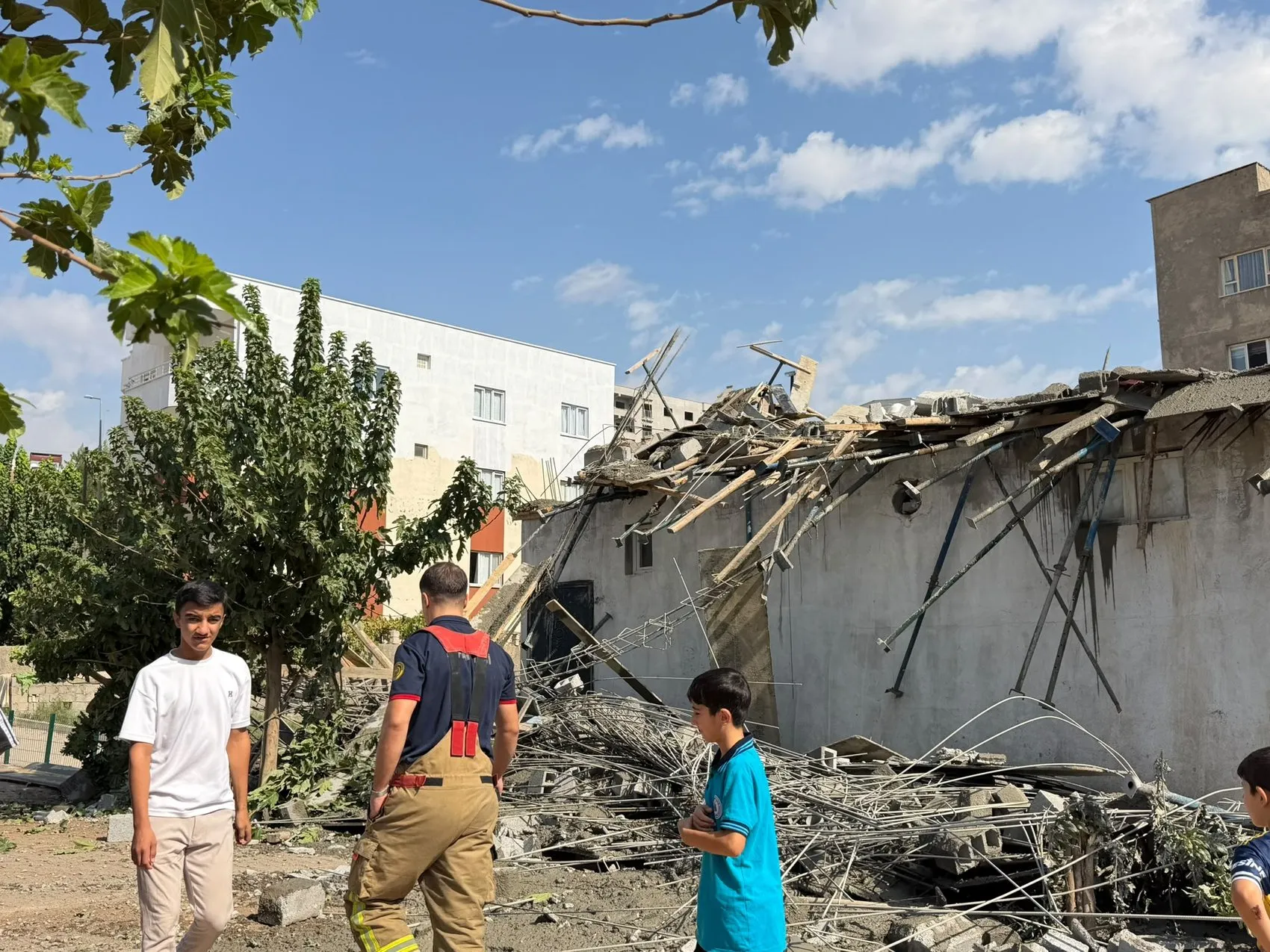 Cizre'de inşaat faciası: Beton dökümü sırasında çökme yaşandı