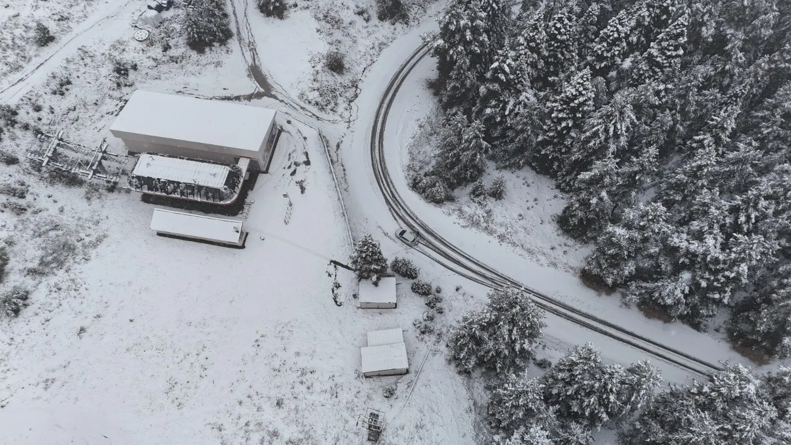 Bolu'nun zirvesinde kış provası: Kartalkaya'da ilk kar sürprizi