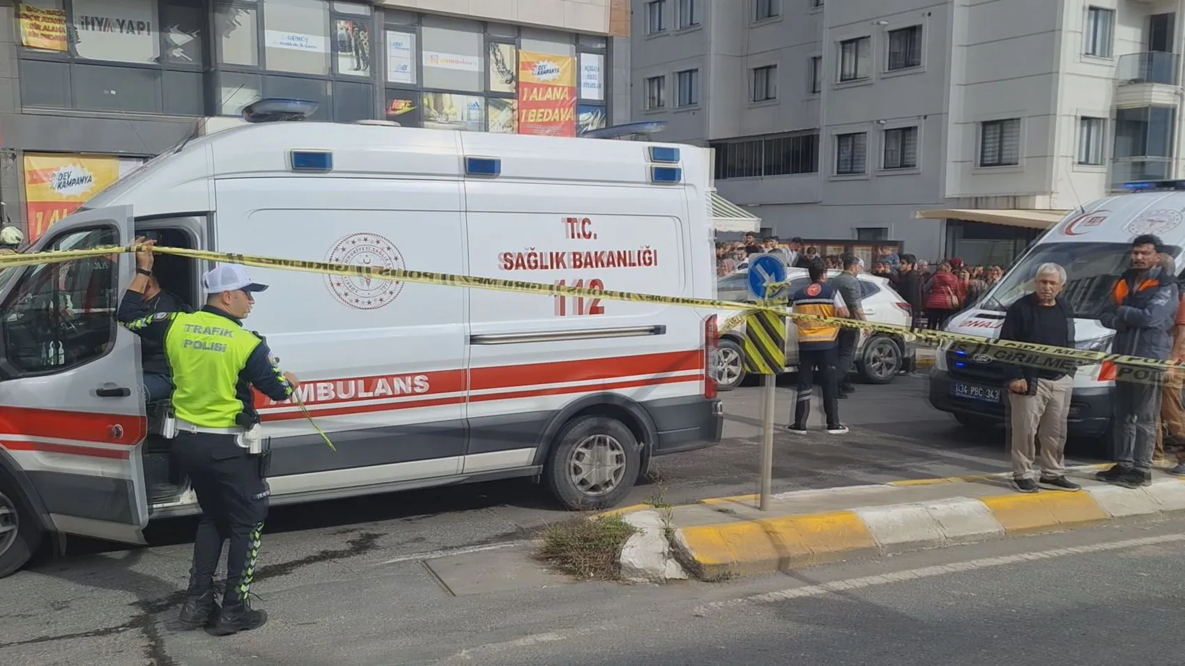 Pendik'te eczaneye giren hafriyat kamyonu dehşet saçtı: 7 yaralı