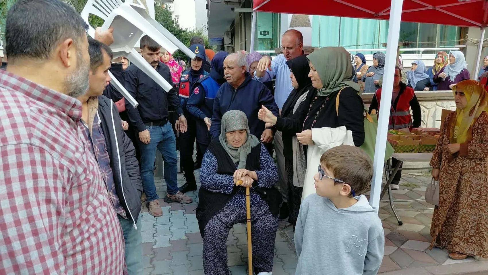 Soma'daki acı veda: Maden şehidi Ömer Karakaya son yolculuğuna uğurlandı