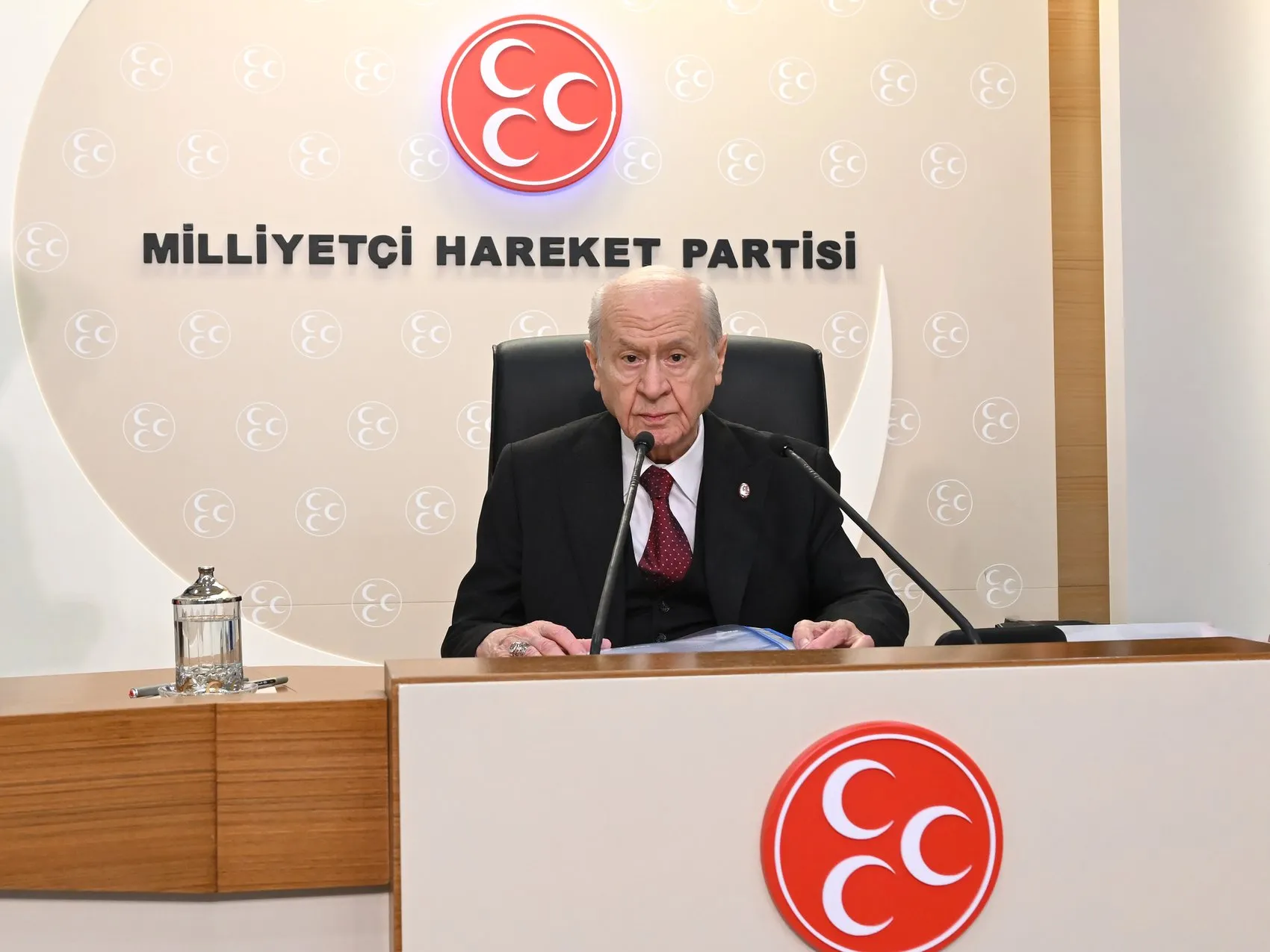 Bahçeli'nin yönetimindeki kritik zirveden sessizlik kararı çıktı