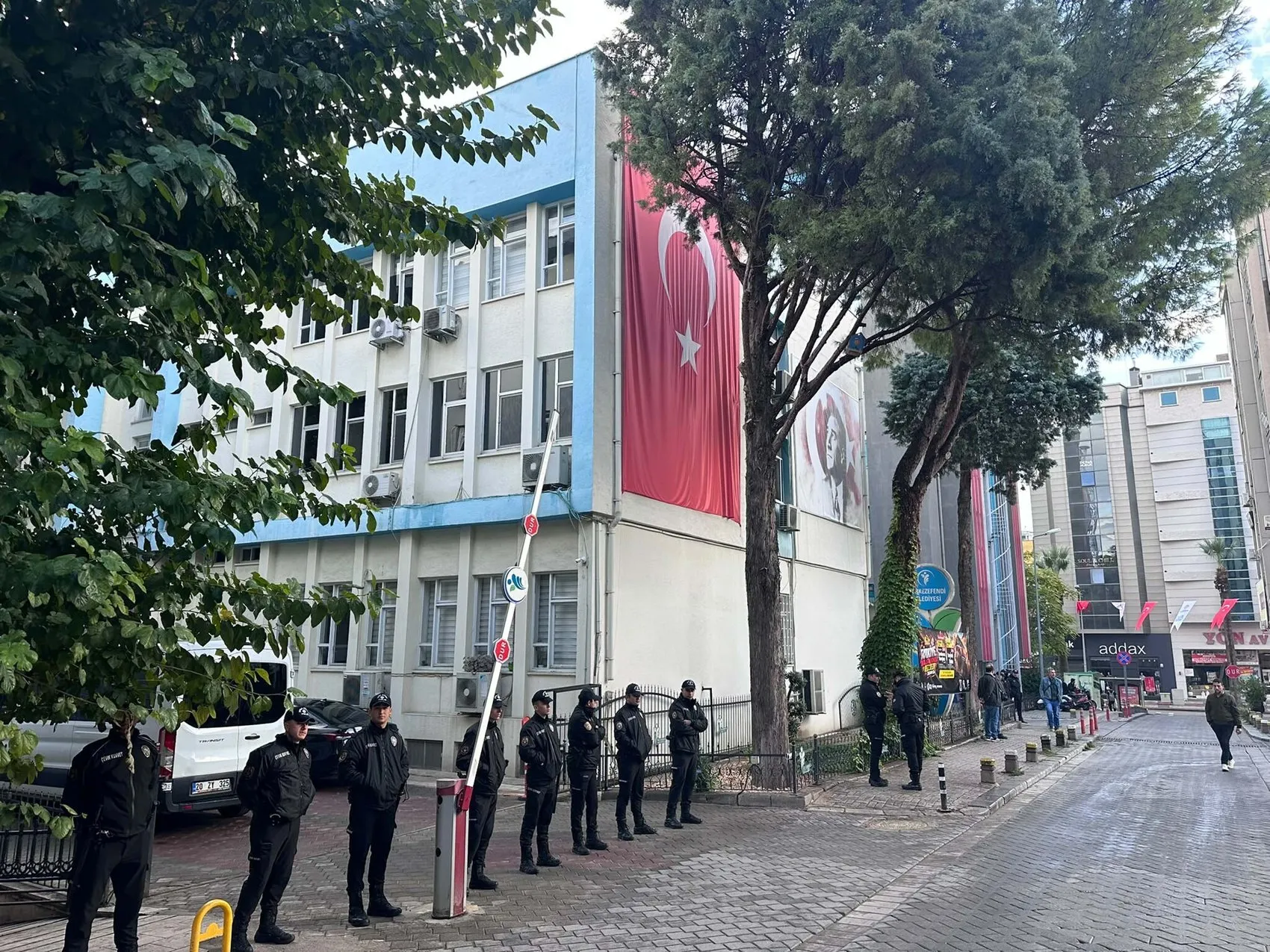 Merkezefendi Belediyesi'nde rüşvet ve yolsuzluk operasyonu: Gözaltı süreci derinleşiyor