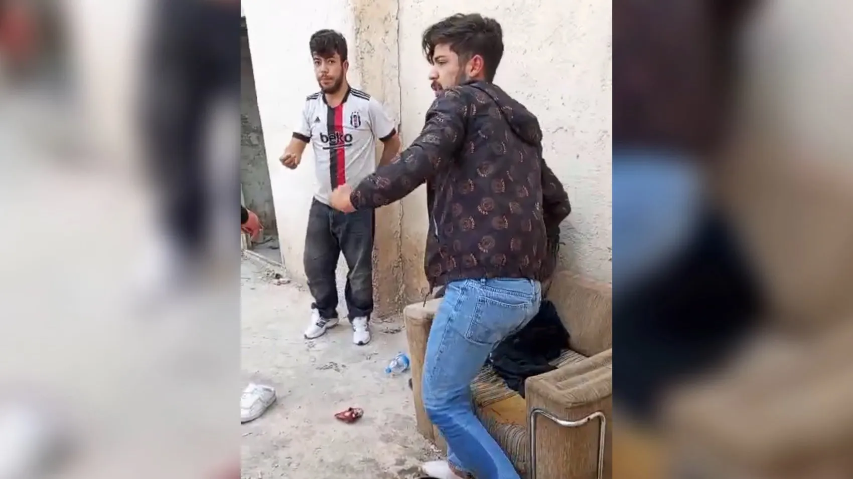 Şanlıurfa'da dehşet anları: Metruk binada dört kişiyi dakikalarca darp etti