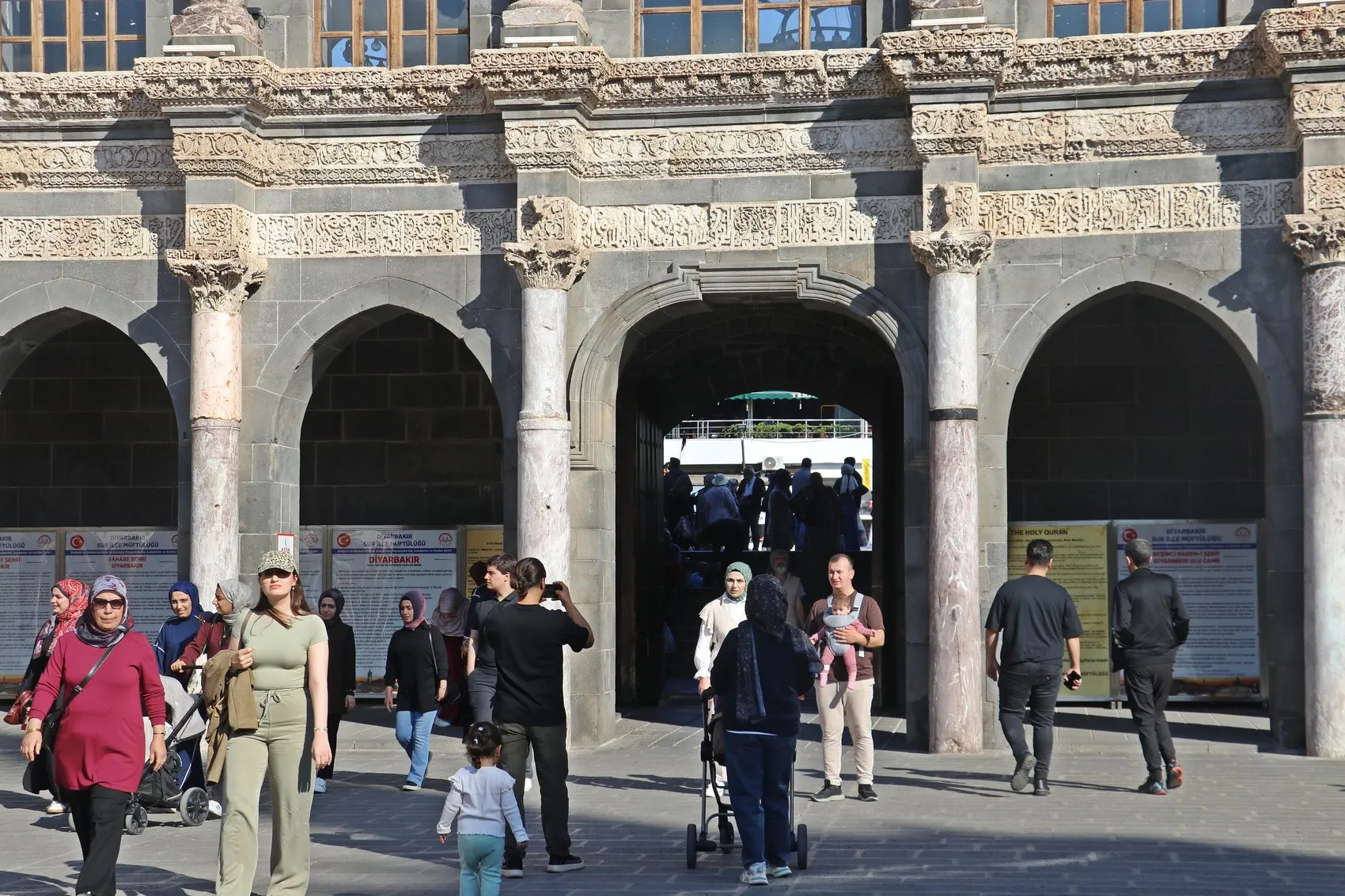 Diyarbakır’da turizm patlaması: Tarihi surların gölgesinde 1,3 milyonluk ziyaretçi akını