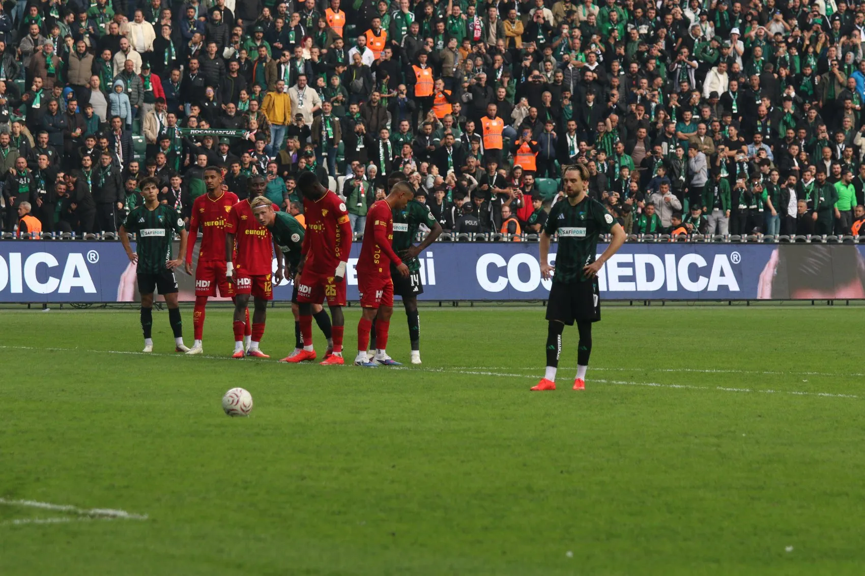 Kocaelispor'un evindeki yenilmezlik serisi Göztepe karşısında son buldu