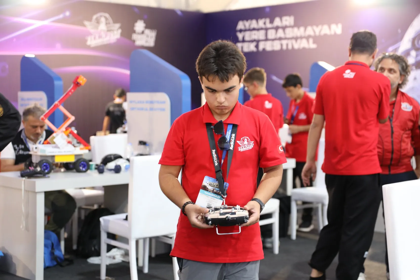 Kayserili genç mucitlerin TEKNOFEST başarısı: Yerli kartla sınırları zorluyorlar