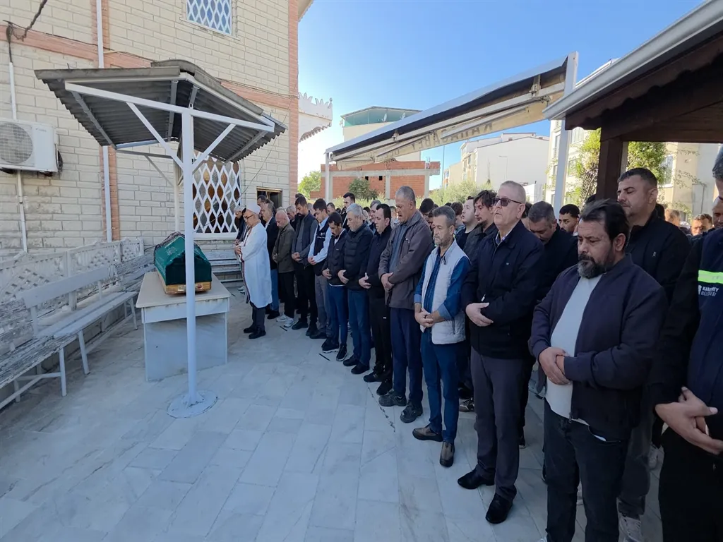 Gökçe'nin son giydiği kazağı koklayarak teselli arıyor: Ayrılmak istediği için canından oldu