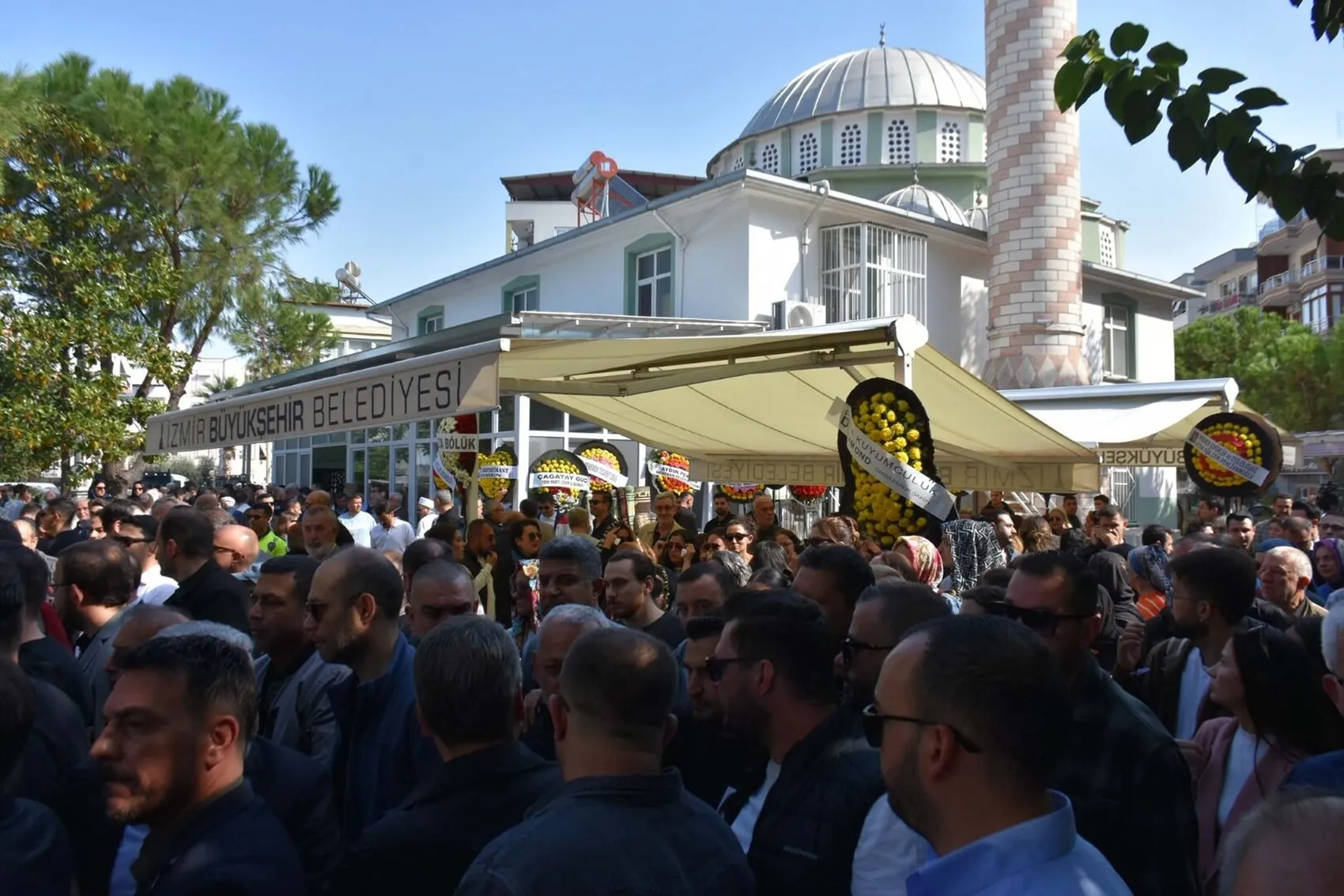 Genç avukatın hayalleri yarım kaldı: Tabutuna giyemediği cübbesi serildi