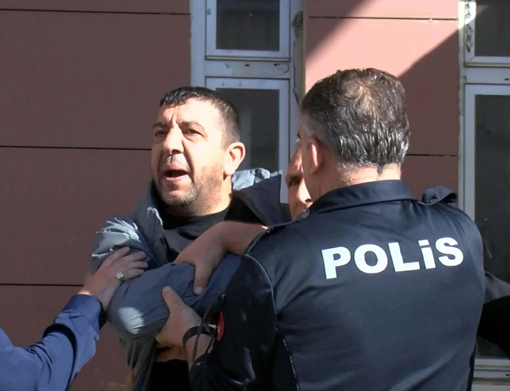 Manisa'da adliye koridorlarında tansiyon yükseldi: Ferdi Zeyrek davasında yeni perde