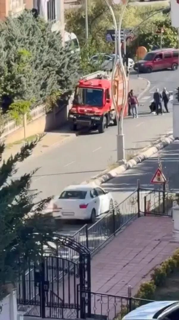 Çatalca'da yürekleri ağza getiren kaza: İtfaiye aracının çarptığı çocuk yaşam mücadelesi veriyor