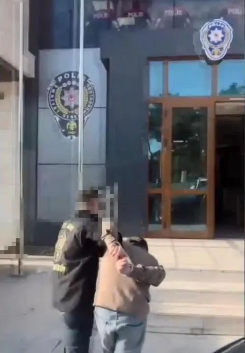 Çekmeköy'de zehir tacirlerine havadan takip: Aracın tavanındaki gizli bölme ele verdi