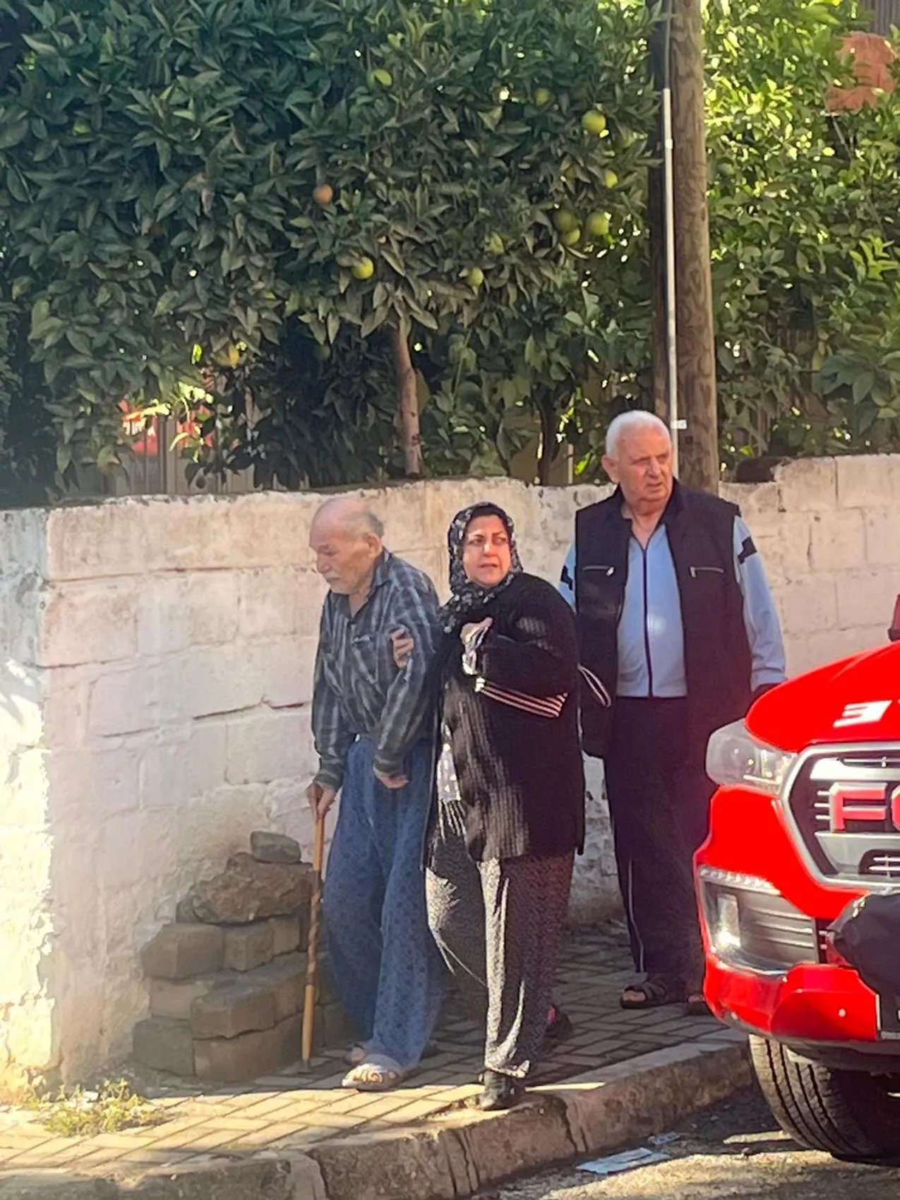 86 yaşındaki Nazif amca alevlerin arasından mucizevi şekilde sağ çıktı