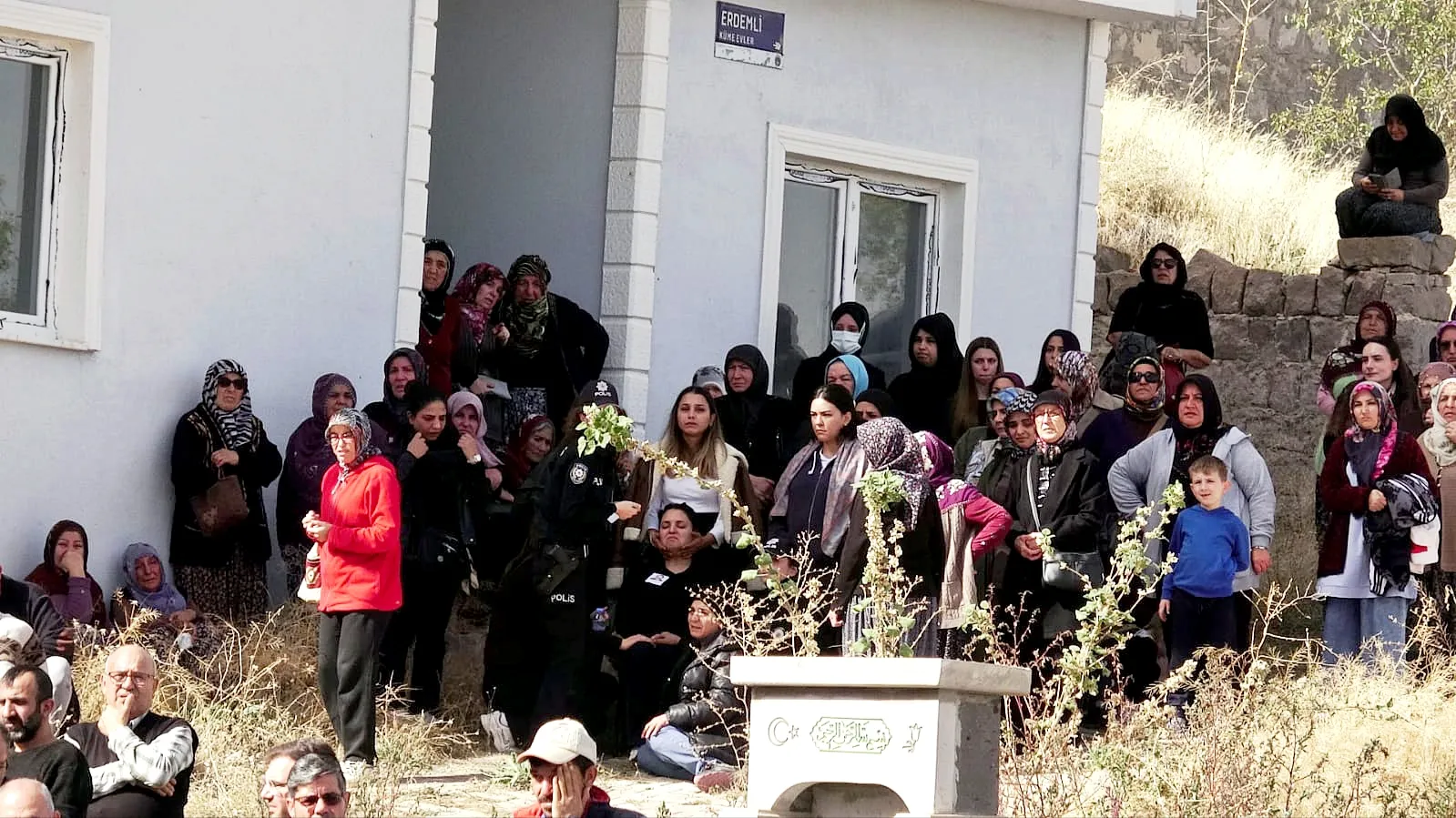 Veda vakti: Şemdinli'nin genç polisinden geriye 15 aylık bir yuva kaldı