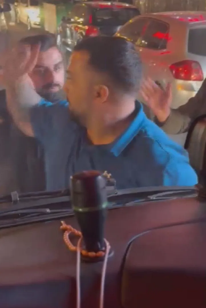 Trafikte dehşet anları: Servis şoförünün tehditleri kameraya yansıdı