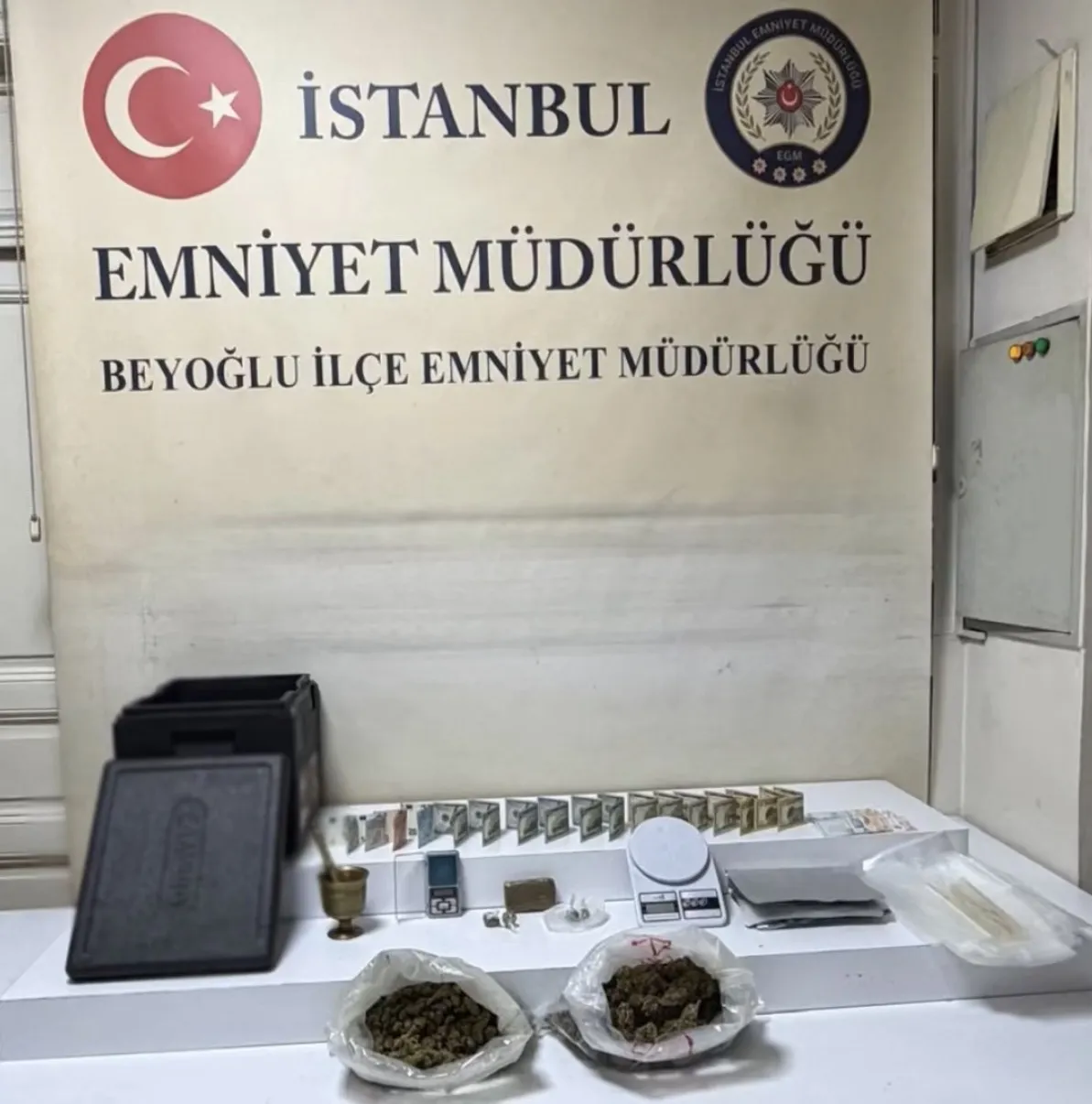 Taksim'de suçüstü yakalandı: Telefonundaki su faturası sonunu getirdi