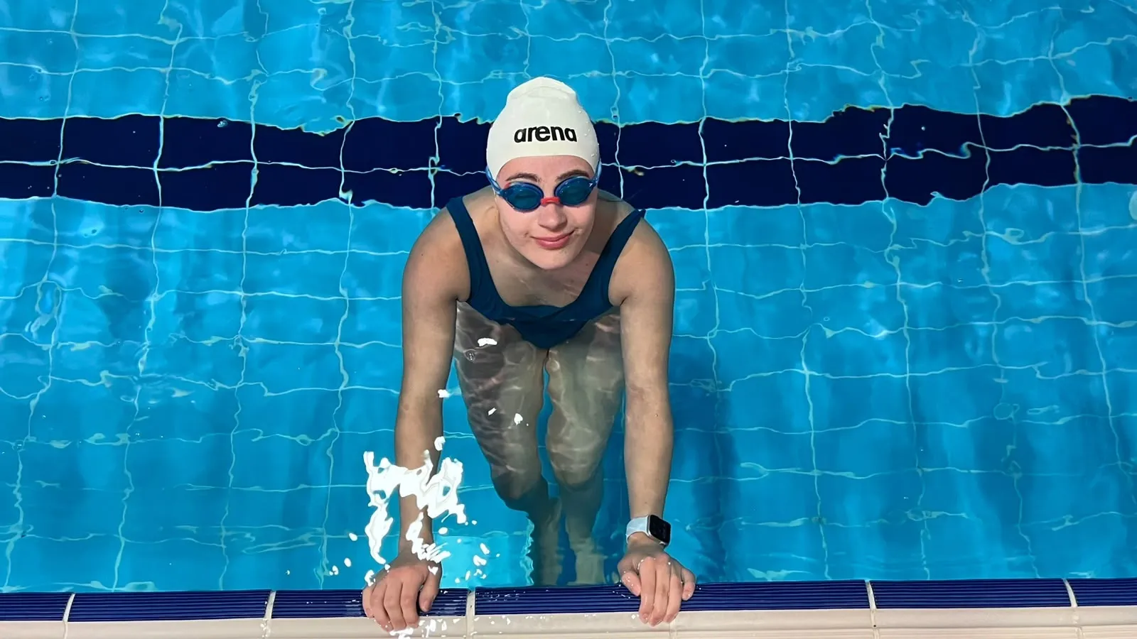 Havuzdaki rekorlardan kampüs sıralarına: Milli sporcu Ada Zehra'nın azim dolu hikayesi