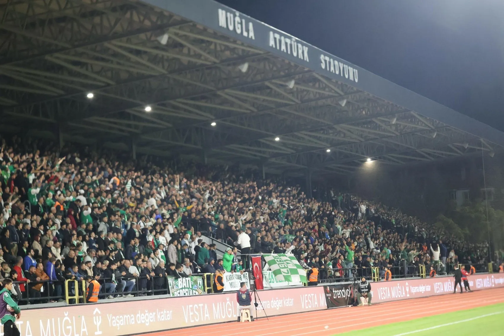 Muğlaspor ve Bursaspor'a PFDK'den ağır fatura: Tribünler kapatıldı