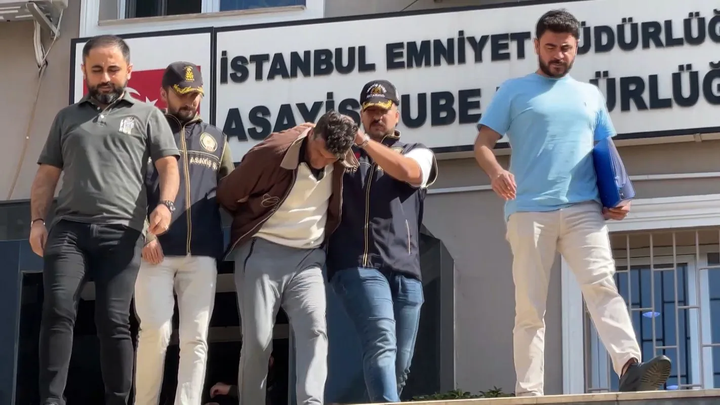 12 yıllık komşuluk park kavgasıyla bitti: Sokak ortasında dehşet anları