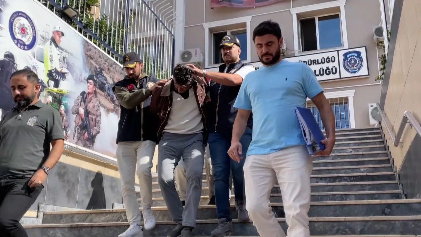 12 yıllık komşuluk park kavgasıyla bitti: Sokak ortasında dehşet anları