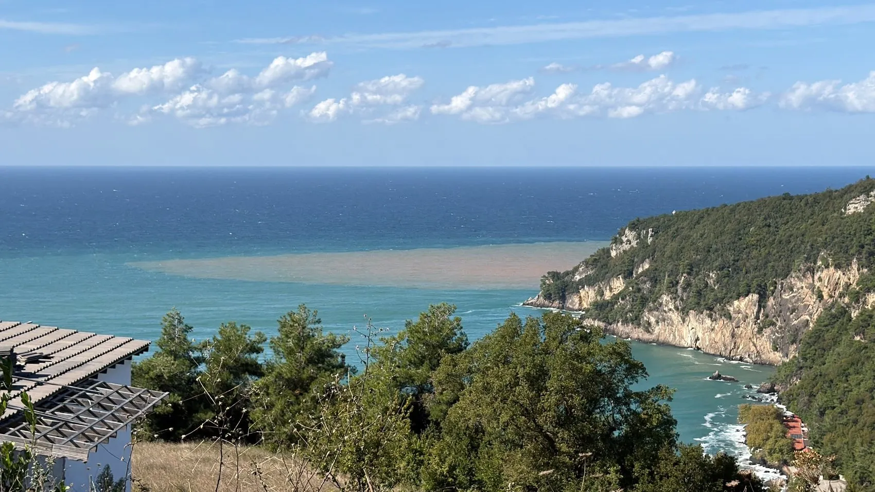Bartın'da doğa olayı: Karadeniz'in suları çamura bulandı