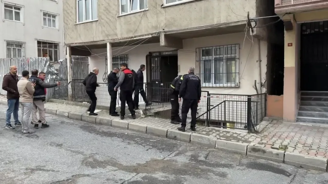 Küçükçekmece'de korku dolu anlar: 7 katlı binadan gelen sesler üzerine acil tahliye kararı