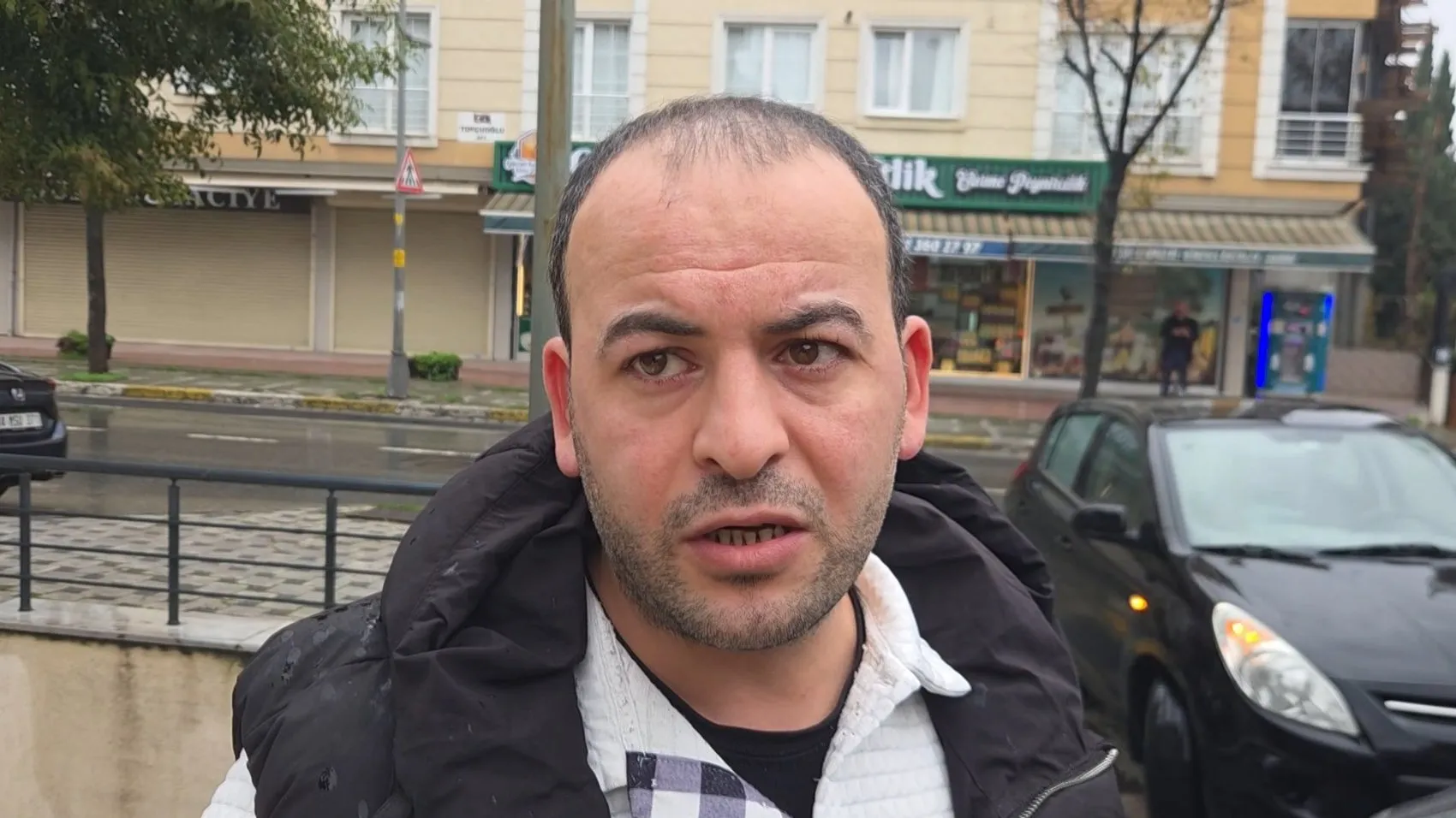 Okul önünde park kavgası kanlı bitti: Bekçiye saldıran veli ayağından vuruldu