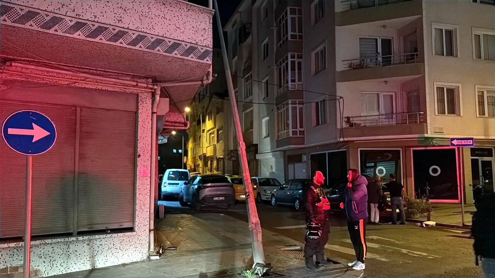 Çorlu'da gece yarısı dehşeti: Kaza yaptı, aracını bırakıp sırra kadem bastı