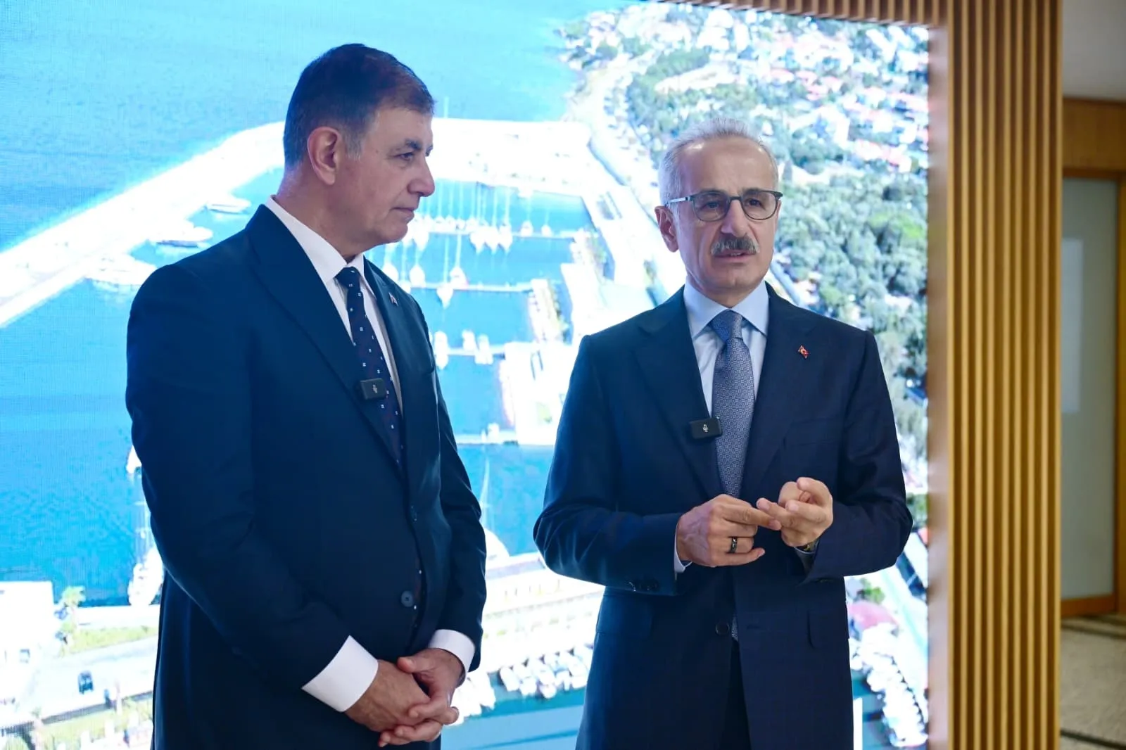 İzmir'in trafik düğümünü çözecek dev iş birliği: Bakanlık ve Büyükşehir masaya oturdu