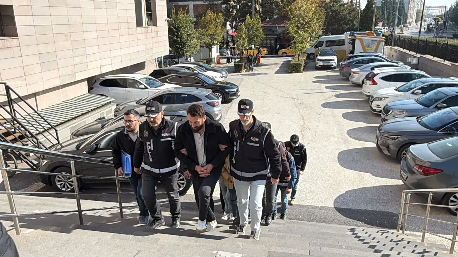 60 Milyon Liralık Vurgun: Tefecilik Şebekesine Üç İlde Eş Zamanlı Darbe