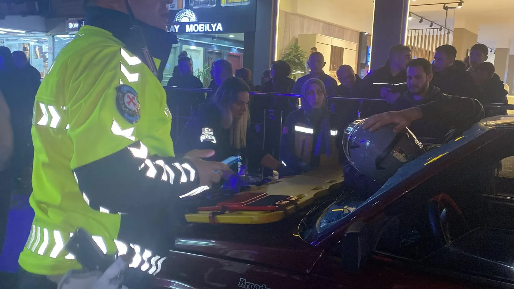 Düzce'de akıllara durgunluk veren kaza: Çarpmanın şiddetiyle otomobilin içine uçtu