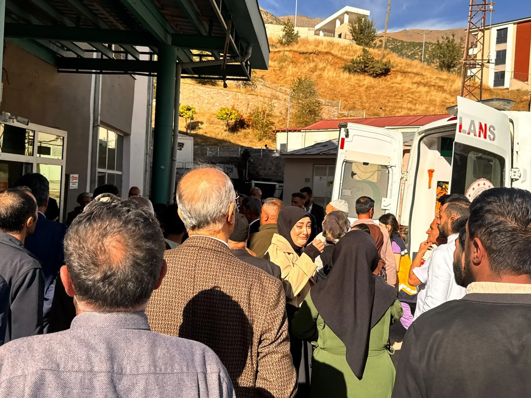 Şemdinli yolunda acı bilanço: Lastik patlamasıyla gelen facia