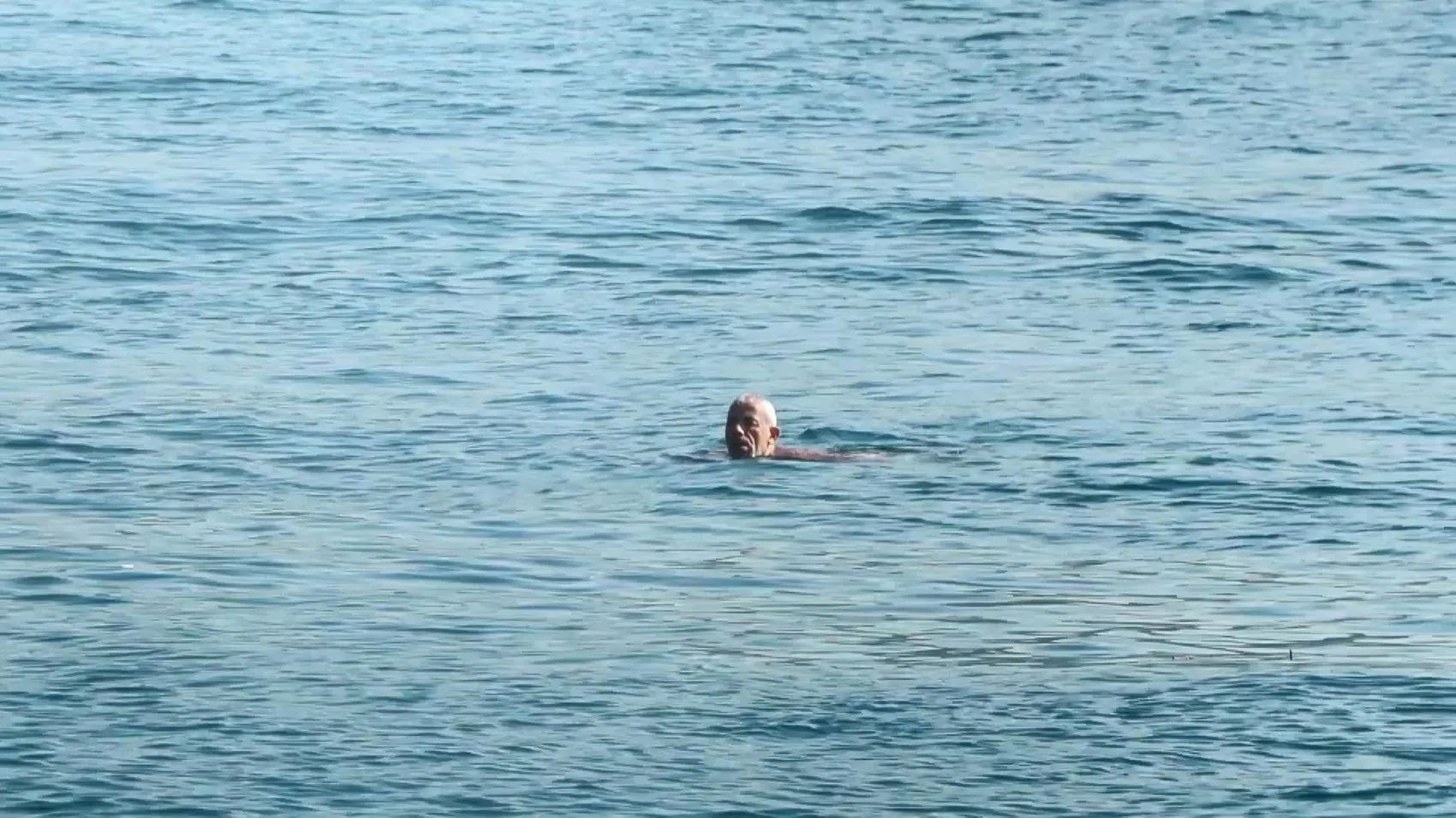 İstanbul'da mevsim normallerinin üzerinde bir pazar: Aşiyan'da deniz keyfi sürpriz yaptı