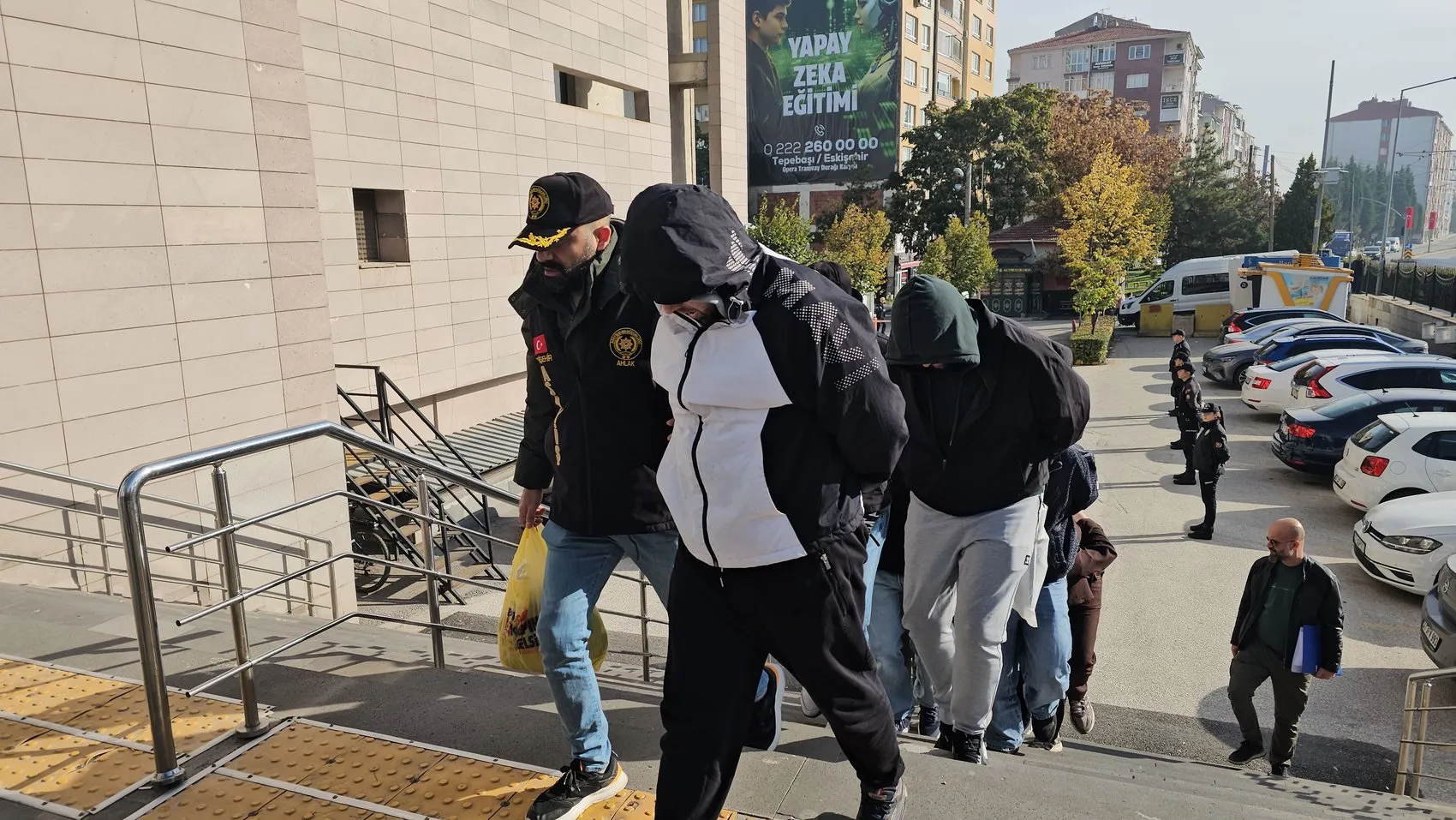 Beş ilde eş zamanlı düğmeye basıldı: Fuhuş çetesine ağır darbe