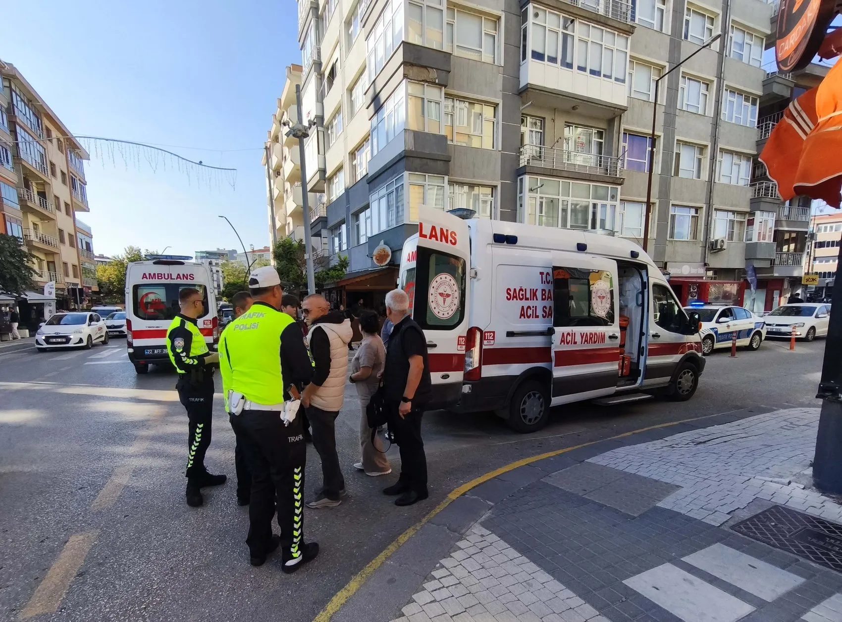 Keşan'da minibüs dehşeti: Yolun karşısına geçmek isteyen iki kadın yaralandı