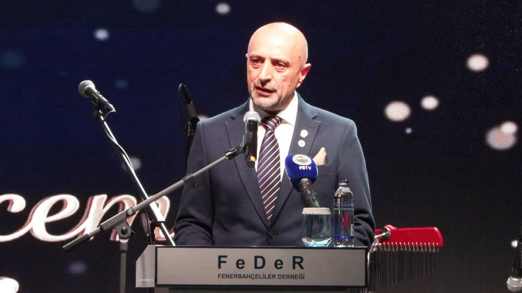 Sarı-lacivert sevdanın 40 yıllık çınarı: Fenerbahçeliler Derneği görkemli bir geceyle kutlandı