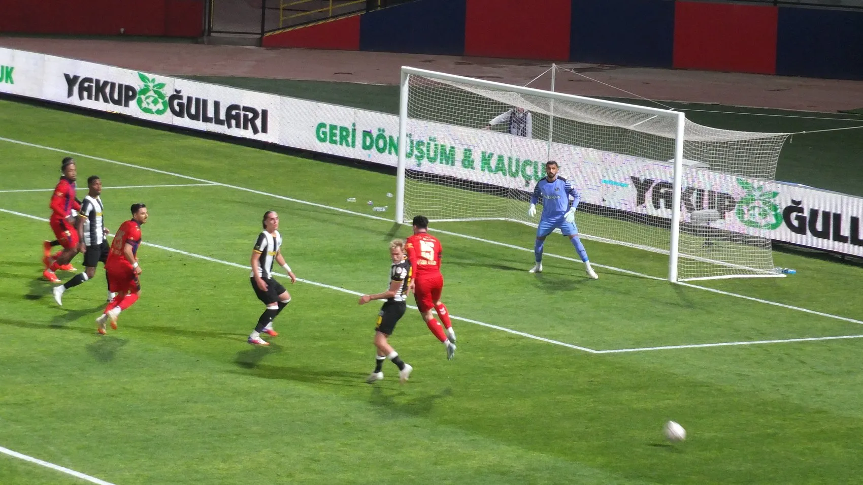 Mardin 1969 Spor evinde fırtına gibi esti: Manisa FK engelini kayıpsız geçti