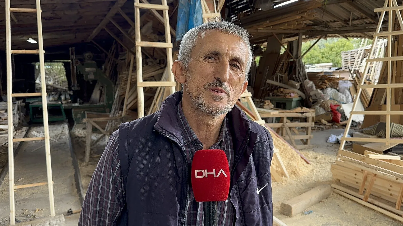 Teknolojiye meydan okuyan gelenek: Zeytin hasadında ahşap merdiven vazgeçilmez oldu