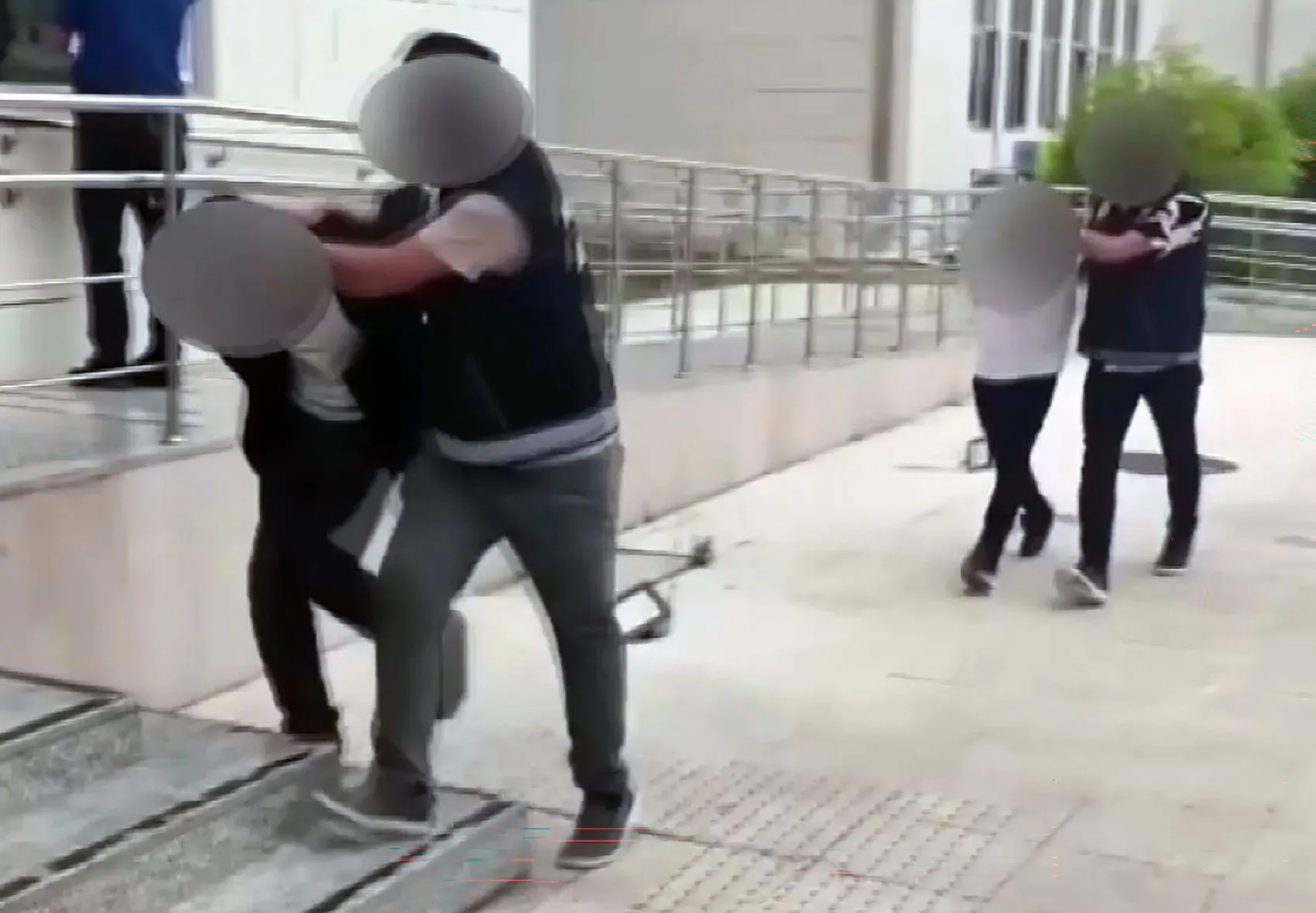 Adana'da narkotik operasyonu: Bagajdaki gizli yükü köpek ele verdi