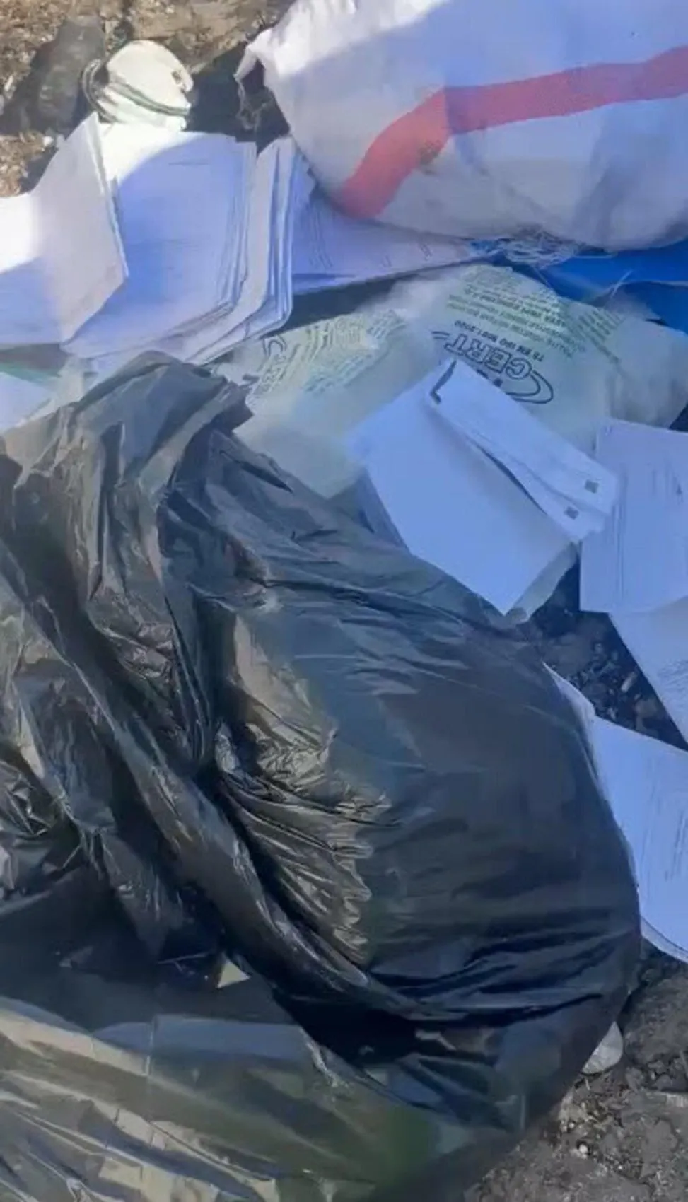 Çeşme Belediyesi'nde şok baskın: Delilleri yok ederken yakalandılar