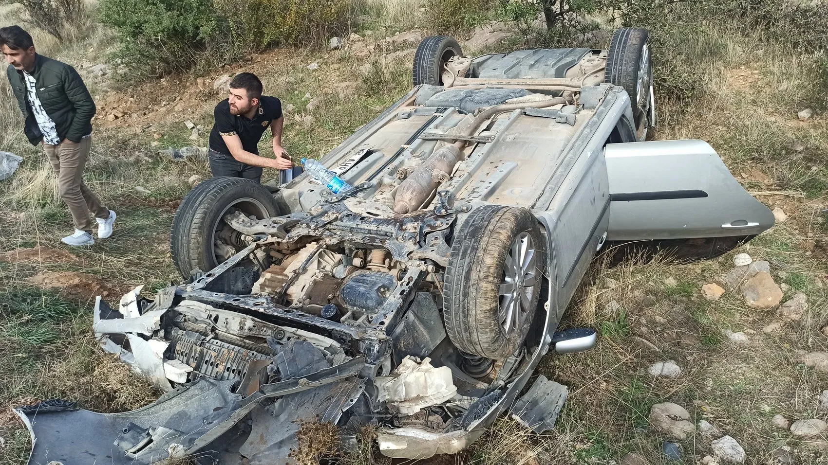 Yahyalı yolunda korkutan kaza: Otomobil şarampole uçtu