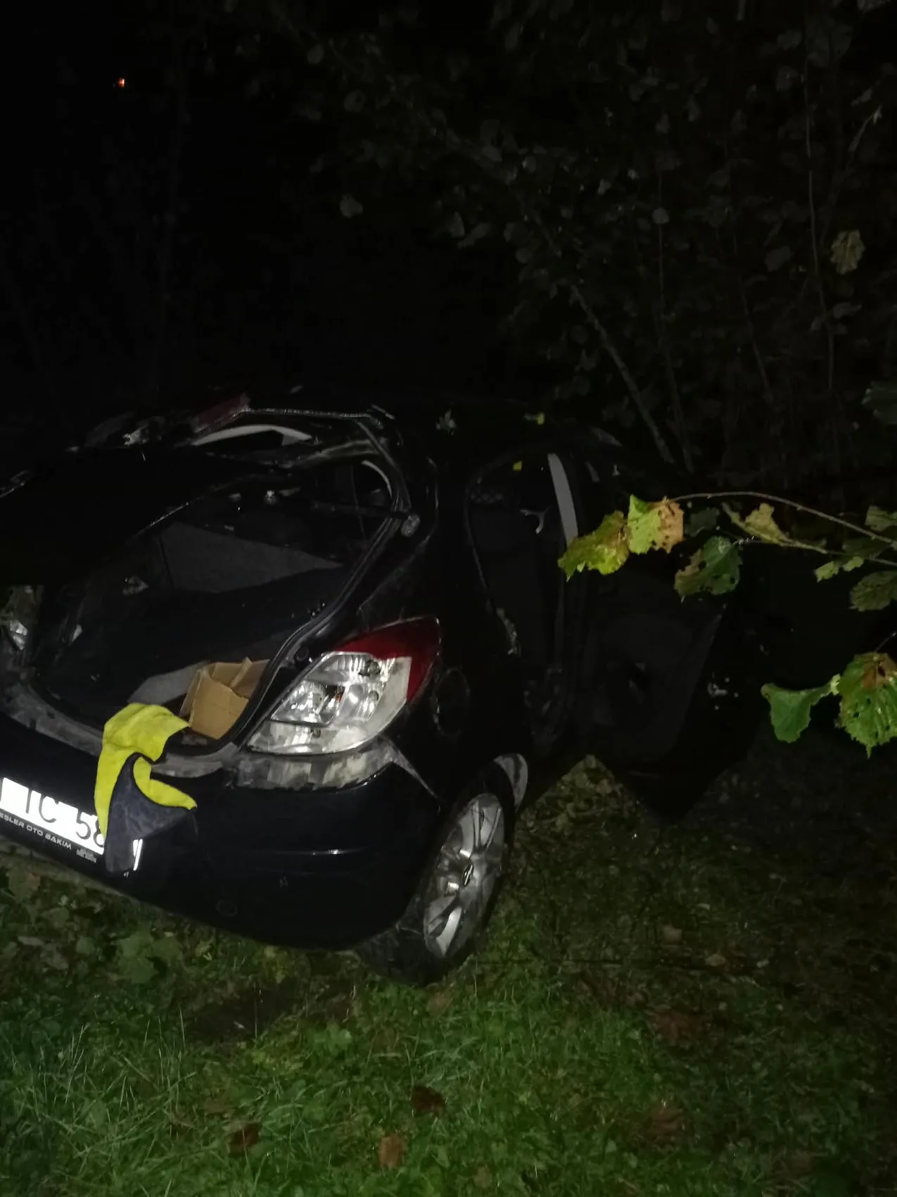 Ereğli yolunda korkunç gece: Otomobil uçurumdan fındık bahçesine uçtu