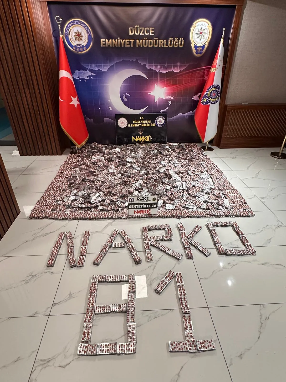 Düzce'de otobüs operasyonu: Milyonluk zehir sevkiyatına geçit yok