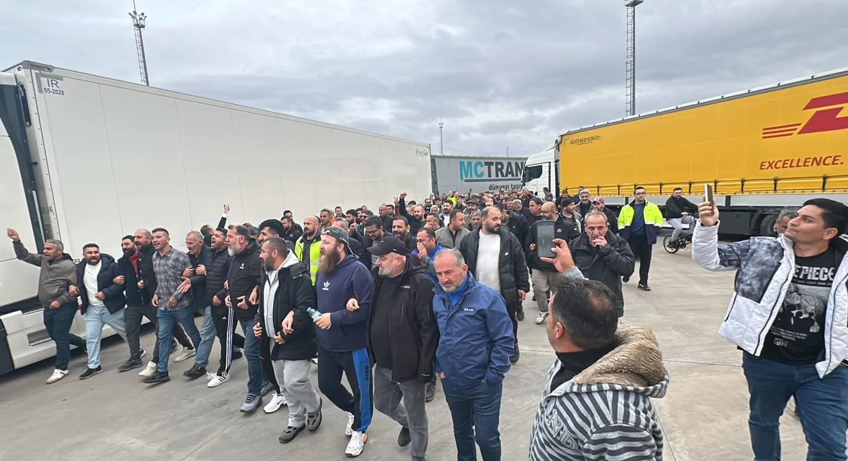 Direksiyon başında vize engeli: Uluslararası nakliyeciler sınırda kontak kapattı
