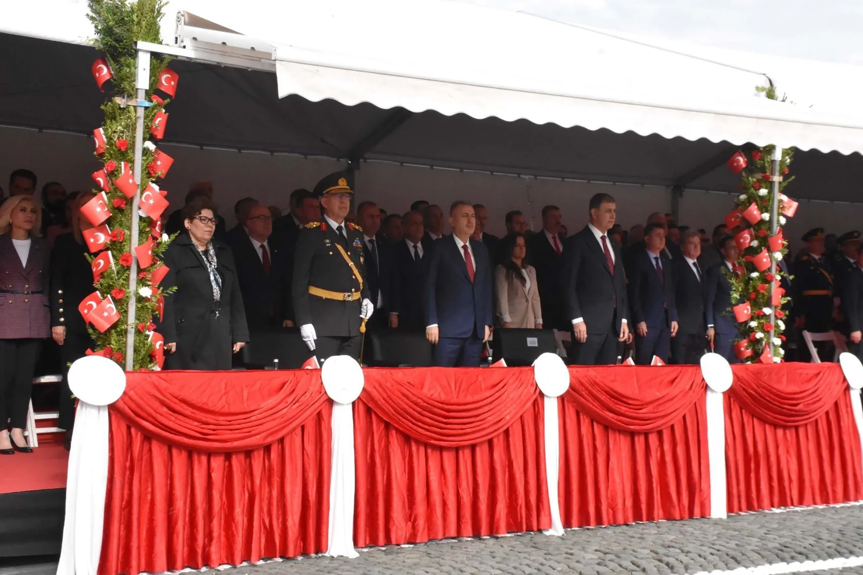 İzmir'de Cumhuriyet coşkusu: Meydanlar 103'üncü yılın gururuyla doldu taştı
