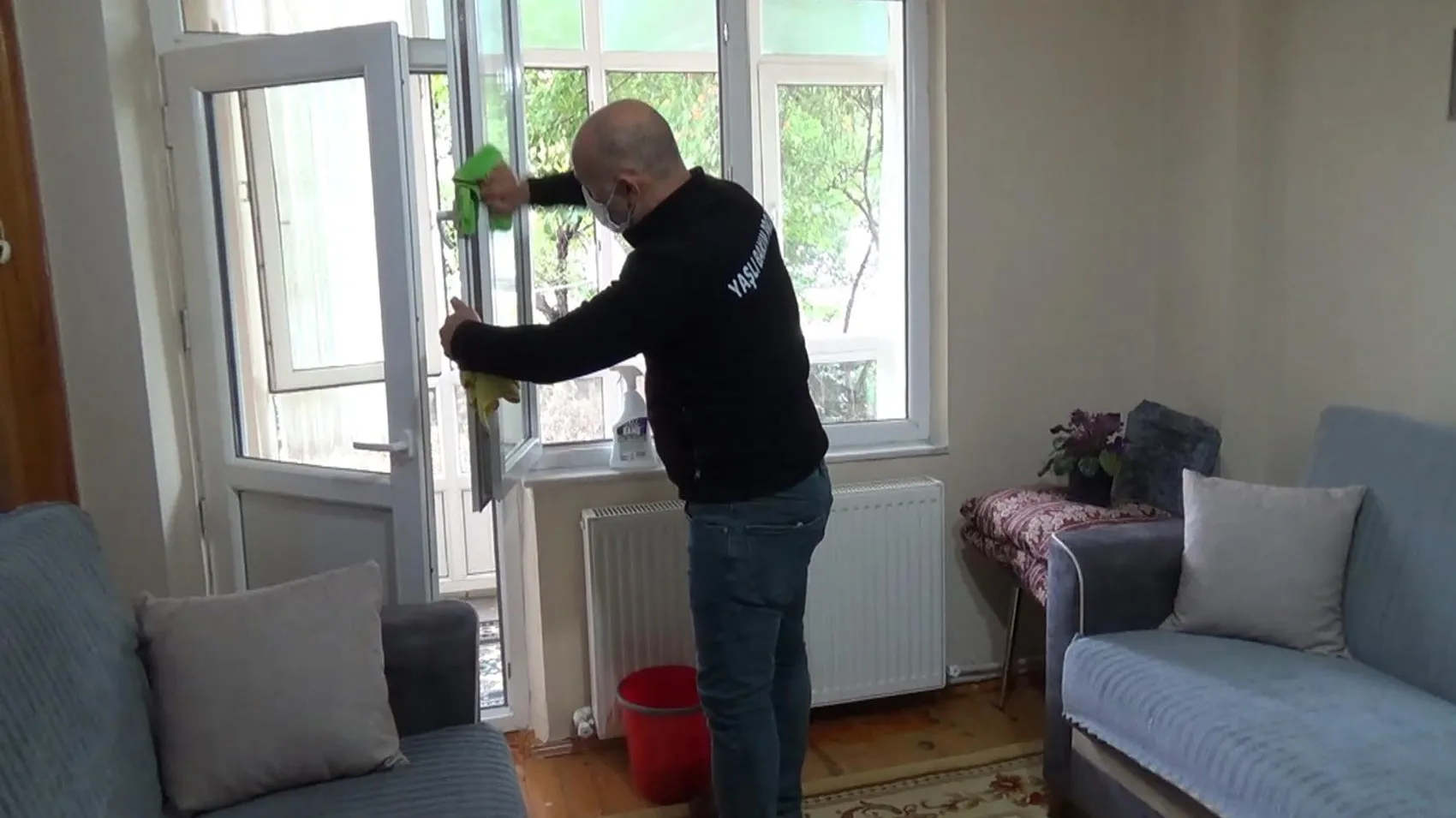 Seksen beş yıllık hasret bitti: Asuman teyzenin hiç kutlanmayan doğum günü Erzurum'da unutulmadı