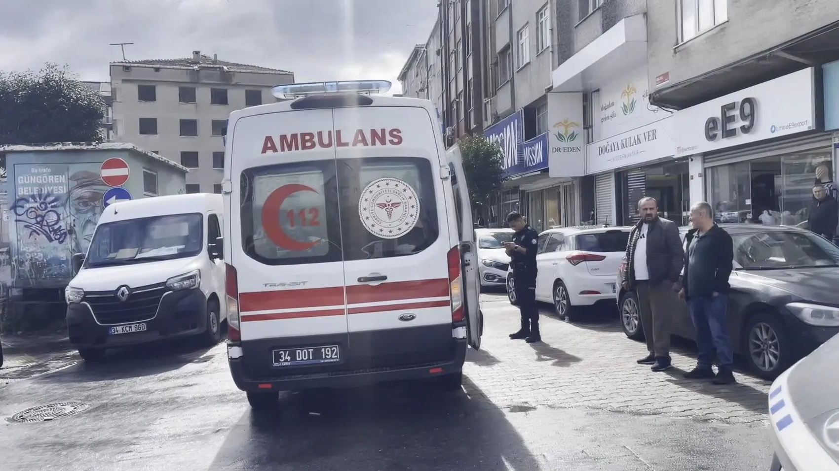 Güngören'de raylı sistem hattında korkutan kaza: Minibüsle çarpıştı
