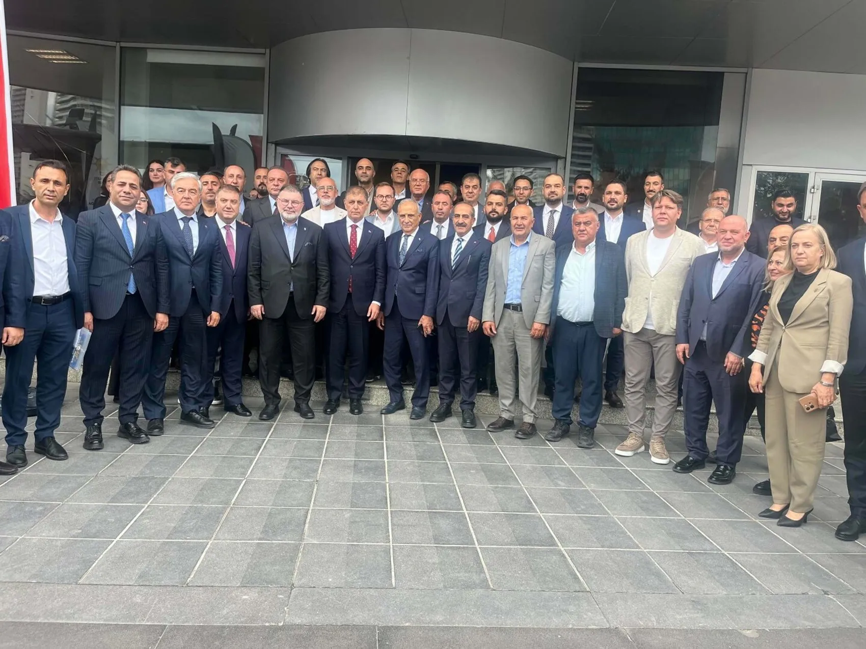 İzmir siyasetinde yeni dönem: Tugay ve Saygılı'dan ortak çalışma mesajı