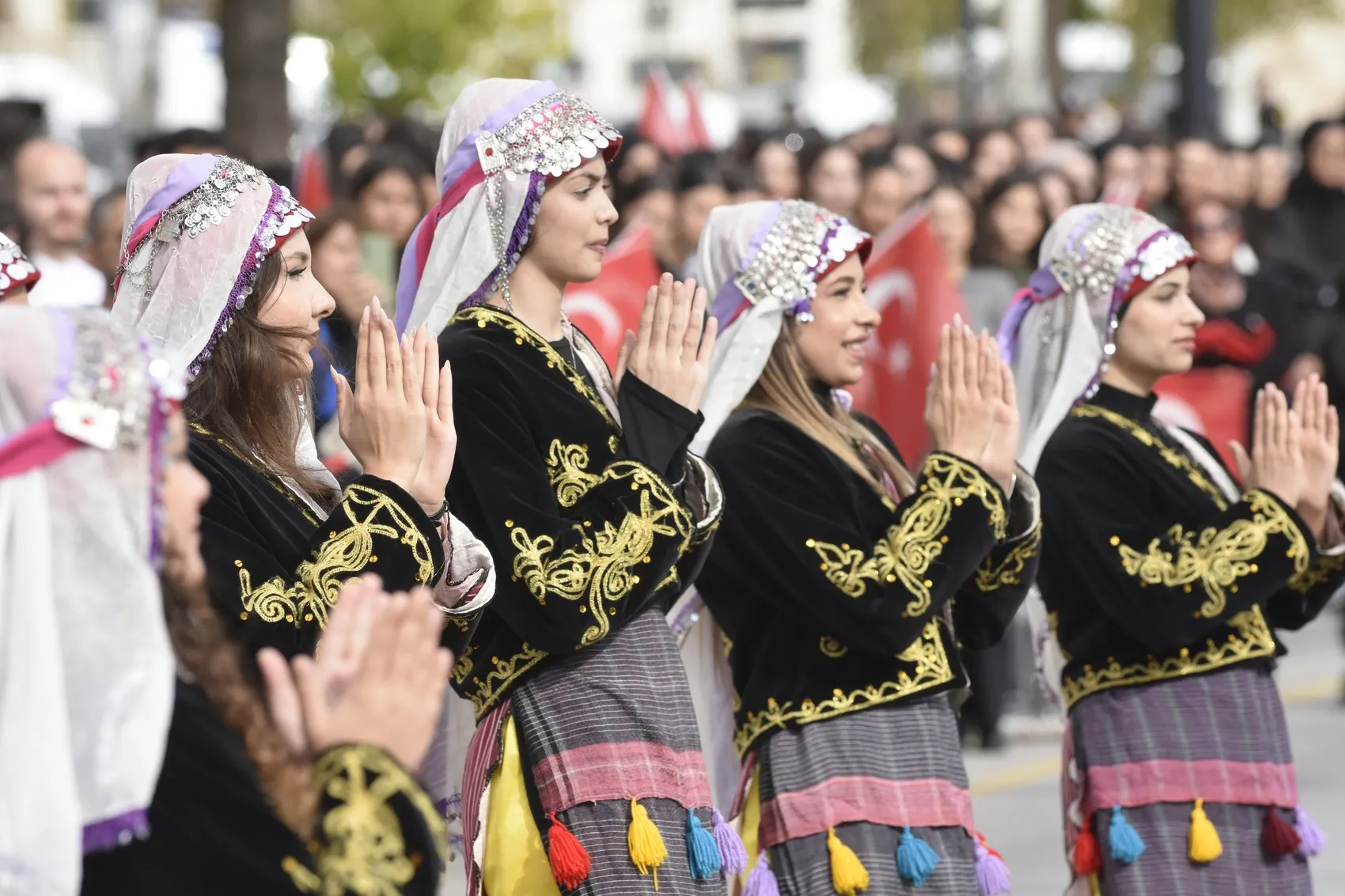 Sivas'ta Cumhuriyet coşkusu sınırları aştı: Avrupalı gençler meydanda haykırdı